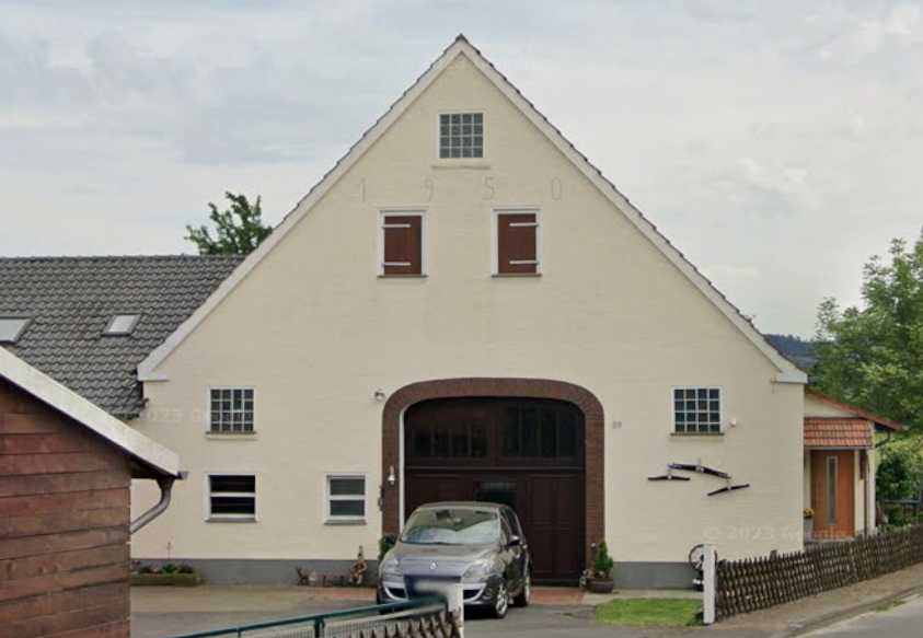 Ein Haus, welches ein Auto verschluckt...